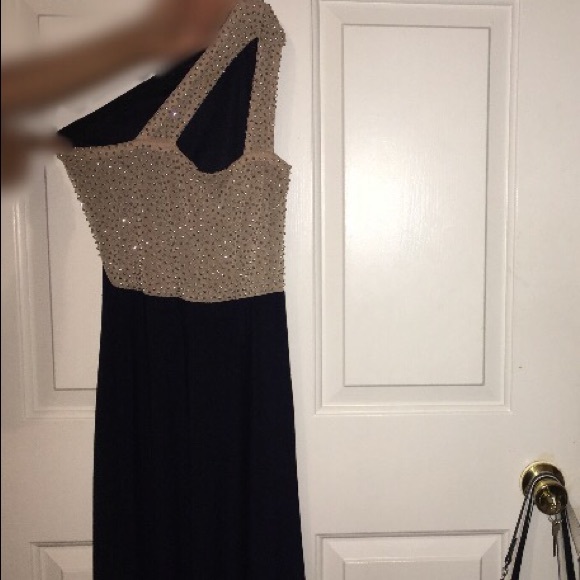 Dress - Picture 2 of 4